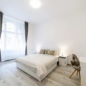 https://new-aparments-near-dancing-house.praguehotelsweb.com
